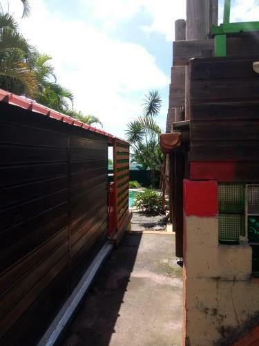 Bungalow Acc�s Piscine Jaccuzzi Chez Kat Et Rico