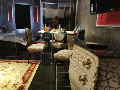 Chic Apartment 1