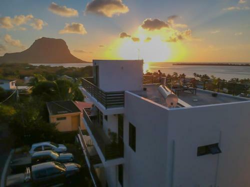 Hostal Fullmoon Apartment & Studio