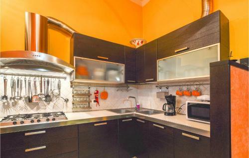 Beautiful Apartment In Signa With 2 Bedrooms