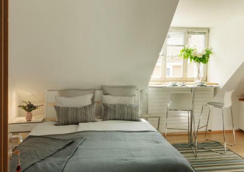 Sommavilla Apartments - Central Living