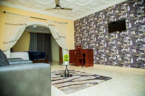Vihills Hotel