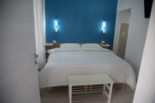 Hostal Vistamare Village