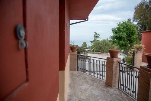 Hostal Vistamare Village