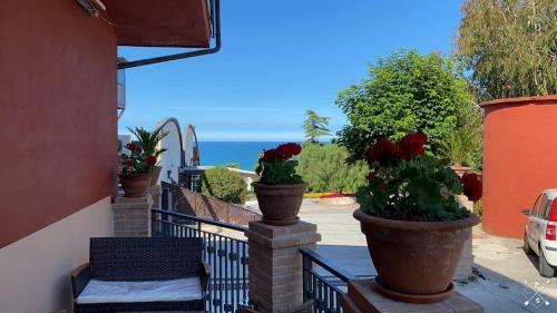 Hostal Vistamare Village