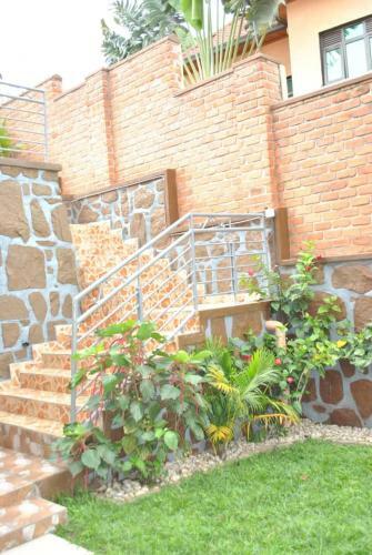 Bed & Breakfast Adriel Homes Ltd