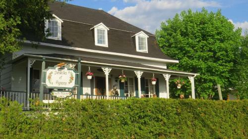 Bed & Breakfast Gite Dentelles Et Pignons