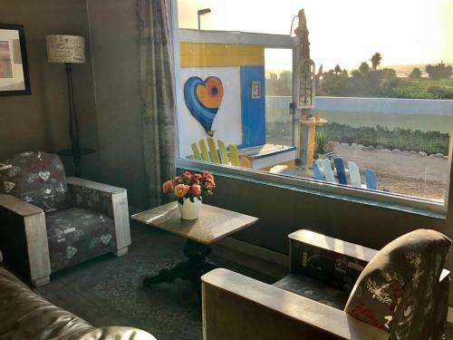 Quaint Seaside Cottage