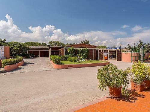 Beautiful Mobile Home In Sorso With Shared Pool