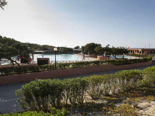 Cosy Mobile Home In Sorso With Shared Pool