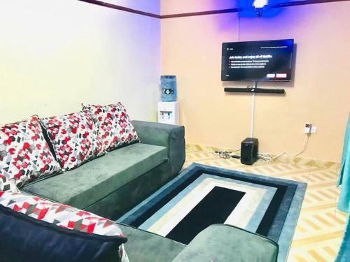 Naka Breeze Lake View Apartment With Wifi/netflix