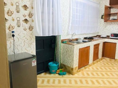 Naka Breeze Lake View Apartment With Wifi/netflix