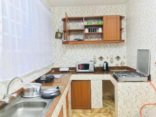 Naka Breeze Lake View Apartment With Wifi/netflix