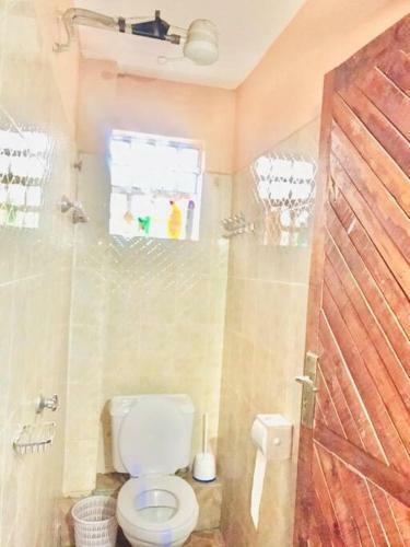 Naka Breeze Lake View Apartment With Wifi/netflix