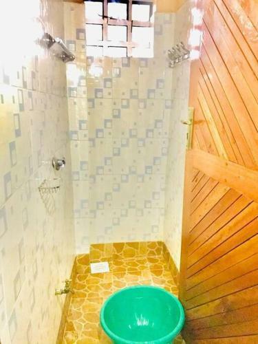 Naka Breeze Lake View Apartment With Wifi/netflix