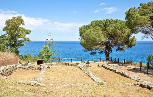 Nice Home In Staletti With Jacuzzi, Sauna And 4 Bedrooms