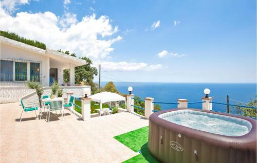Nice Home In Staletti With Jacuzzi, Sauna And 4 Bedrooms