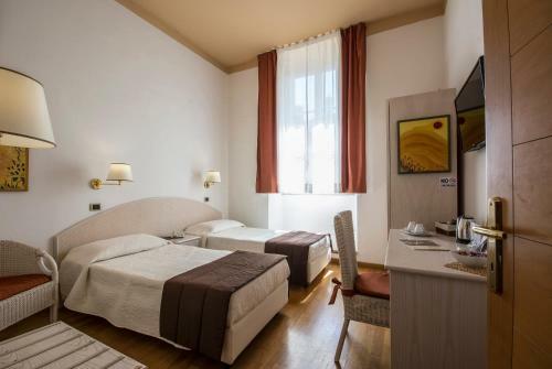 Hostal Piazza Paradiso Accommodation