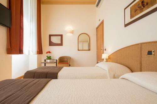 Hostal Piazza Paradiso Accommodation