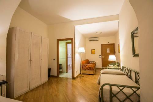 Hostal Piazza Paradiso Accommodation