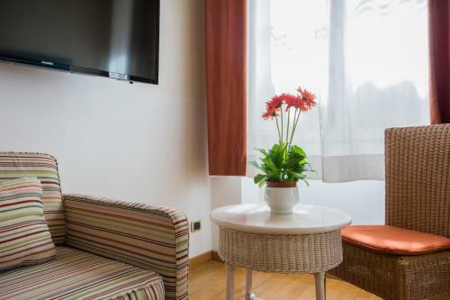 Hostal Piazza Paradiso Accommodation