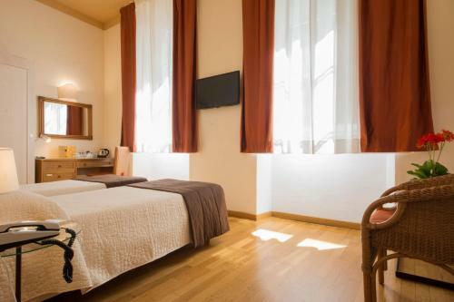 Hostal Piazza Paradiso Accommodation