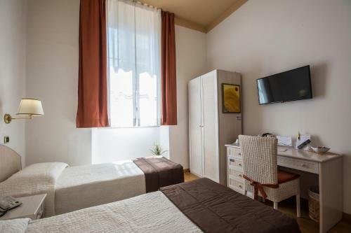 Hostal Piazza Paradiso Accommodation