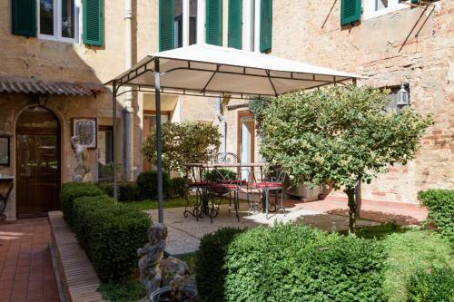 Hostal Piazza Paradiso Accommodation
