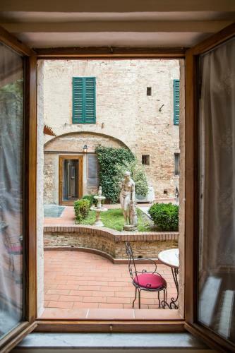 Hostal Piazza Paradiso Accommodation