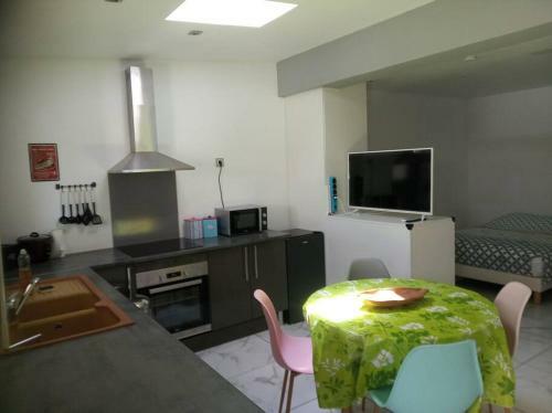 Apartamento Studio Dans Petit Complexe Tranquille
