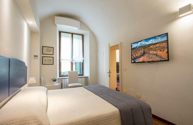 Hostal B&B Quattro Cantoni