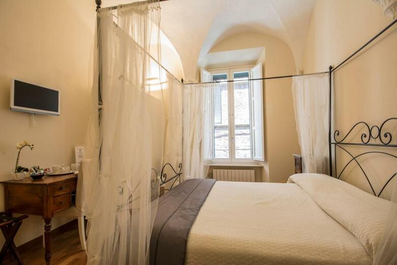 Hostal B&B Quattro Cantoni