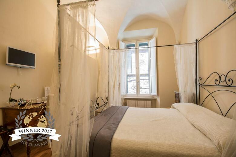 Hostal B&B Quattro Cantoni