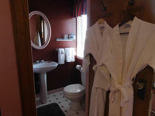 Bacon Mansion Bed And Breakfast