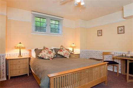 Bacon Mansion Bed And Breakfast