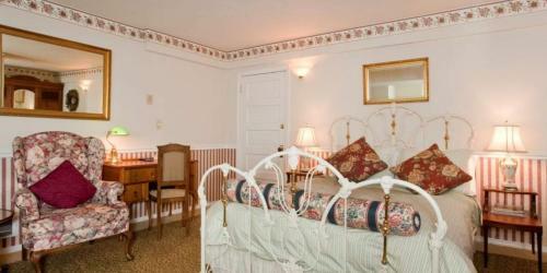 Bacon Mansion Bed And Breakfast