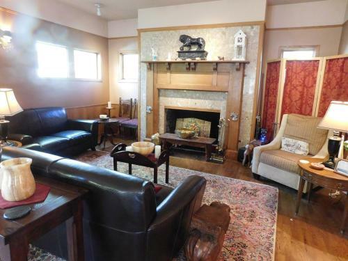 Bacon Mansion Bed And Breakfast