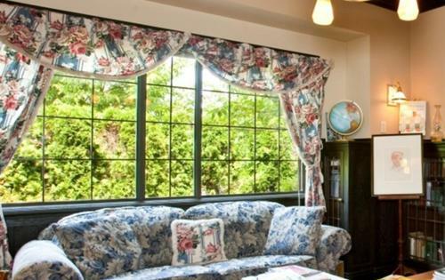 Bacon Mansion Bed And Breakfast