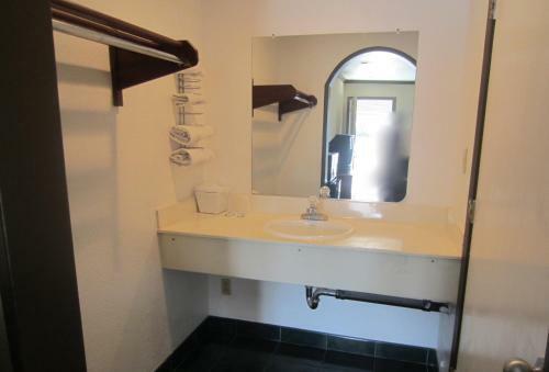 Motel Deluxe Inn Redwood City