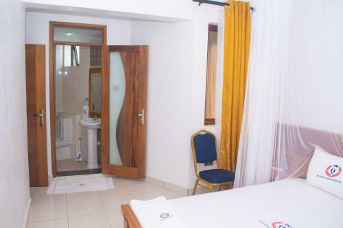 Queens Court Hotel