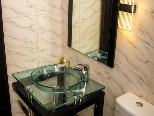 Broadfield Hotel Apo Residence