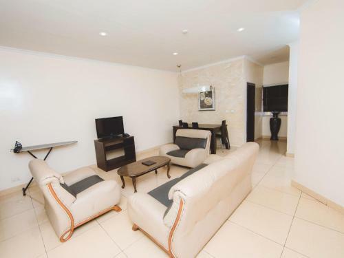 Broadfield Hotel Apo Residence