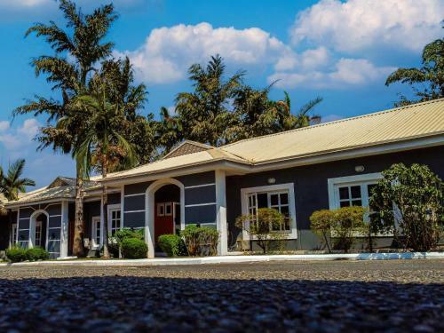 Broadfield Hotel Apo Residence
