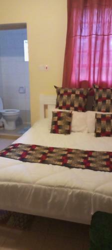Apartamento 2 Bedroom Bnb: Wifi, Hot Shower, Parking
