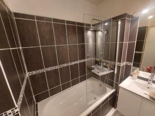 Apartamento Studio Climatis� Proche A�roport, Navette