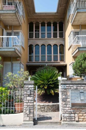 Sirmio Apartments - Narnia Stay