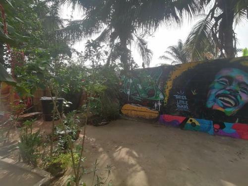 Hostal One Love Bar