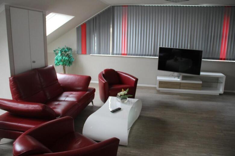 Hostal Check Inn Hotel