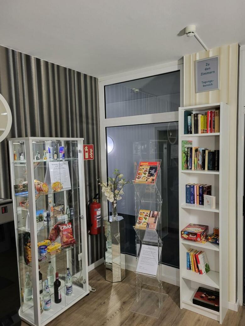 Hostal Check Inn Hotel