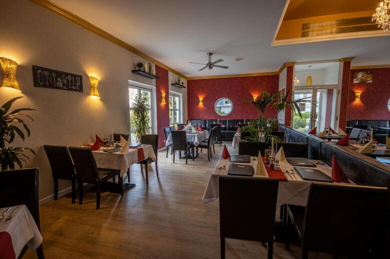 Hostal Check Inn Hotel